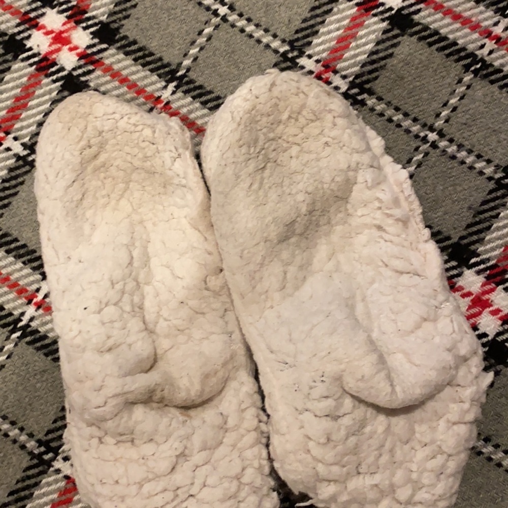 Abs “Canadian Maple” sherpa lined Grip Slipper Socks (pair # 1) - Picture 6 of 7